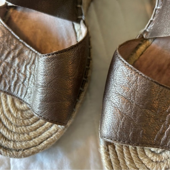 Eileen Fisher Willow Espadrille Wedge in Bronze. Size 7.5. - Picture 5 of 16
